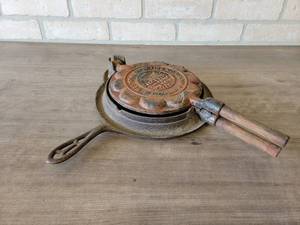 lot 642 image: Antique Cast Iron Rosette Iron Western Importing Co. - Minneapolis MN
