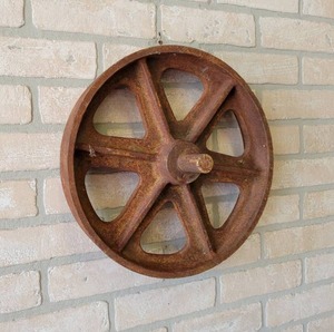 lot 668 image: Antique Cast Iron Wheel  Pulley - 13.5 Diameter x 2.25 Wide