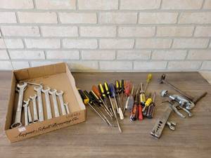 lot 677 image: Combination Wrench Set (1 to 516), Screwdrivers, Tubing Flare Tool and More