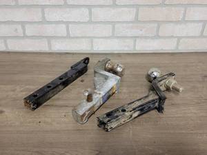 lot 788 image: Lot of (3) 1.25 Hitch Receivers - 2 and 1-78 Balls