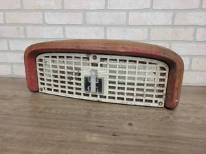 lot 808 image: Vintage International Harvester Tractor Grill - 22.5 x 9 x 5