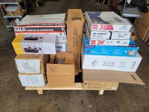 lot 814 image: Contents of Pallet - Looks to be mostly returns, may be missing parts, non-working etc.