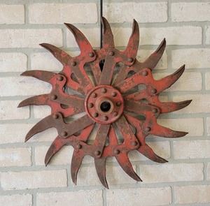 lot 861 image: Steel Rotary Hoe Wheel - Great Wall Dcor - 19 Diameter