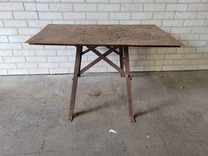 lot 871 image: Vintage Metal Table - 36 x 21 x 22 Tall