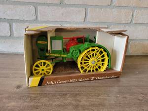 lot 733 image: John Deere 1915 Model R Waterloo Boy Tractor Diecast Model- 116 Scale ERTL in Box