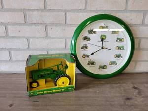 lot 736 image: John Deere Model H Tractor Diecast Model- 116 Scale ERTL in Box  John Deere Clock