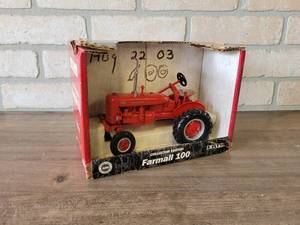 lot 739 image: Farmall 100 Tractor Diecast Model - 116 Scale - ERTL in Box