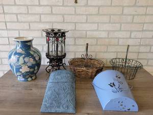 lot 748 image: Lot of Home Dcor and Vases - Tallest is about 14