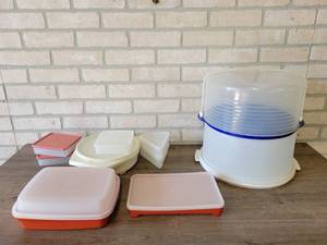 lot 750 image: Large Lot of Tupperware