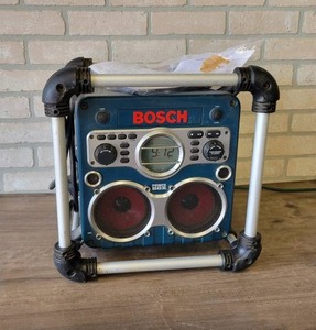 lot 755 image: BOSCH Model PB10-CD Power Box  Radio - Powered on and Works