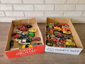 lot 759 image: Large Lot of Hot Wheels, Matchbox etc. Toy Cars