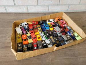 lot 761 image: Large Lot of Hot Wheels, Matchbox etc. Toy Cars