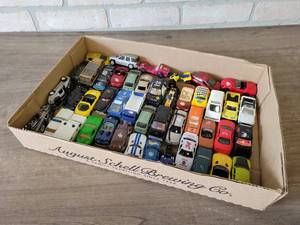 lot 762 image: Large Lot of Hot Wheels, Matchbox etc. Toy Cars