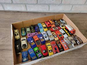 lot 763 image: Large Lot of Hot Wheels, Matchbox etc. Toy Cars