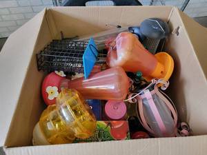 lot 769 image: Large Box lot of Assorted Bird Feeders