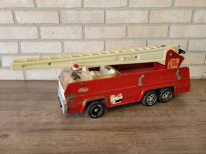 lot 898 image: Tonka Fire Engine - About 24 Long