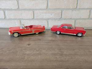 lot 908 image: 1958 Chevrolet Impala Convertible and 1966 Chevrolet Nova SS - 124 Scale