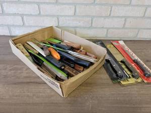 lot 921 image: Large Lot of Kitchen Knives