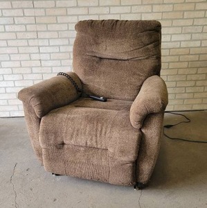 lot 508 image: Power Lift Chair  Recliner - Works Great