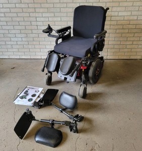 lot 509A image: Quantum Q6 Edge 3 Power Wheelchair - Great Condition