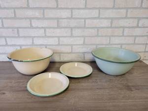 lot 931 image: Pair of Vintage Enamelware Bowls and (2) Plates - Bowls are 12 & 11 Diameter