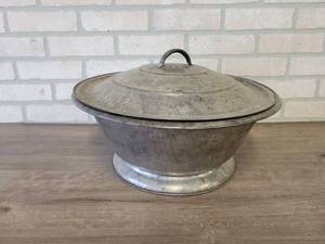 lot 932 image: Vintage Galvanized Bread Dough Rising Bowl w Lid - About 16.5 Diameter