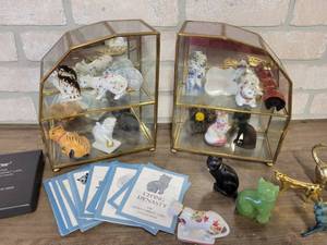 lot 936 image: Collection of Franklin Mint Curio Cabinet Cats and Brass Wall Dcor