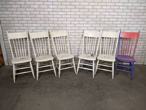 lot 531 image: Lot of (6) Vintage Wood Chairs - Sturdy Chairs