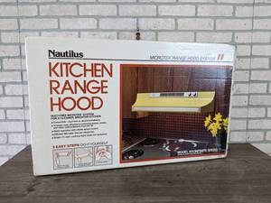 lot 580 image: Vintage New In Box White Nautilus Kitchen Range Hood - Model NY 3001 - NO SHIPPING