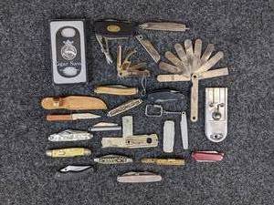lot 710 image: Vintage Pocket Knives