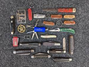 lot 704 image: Vintage Pocket Knives & Bottle Openers