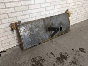 lot 533 image: NEW - Skidloader Quick Attach Hitch Plate - 2 Receiver - Unpainted - 14 Steel