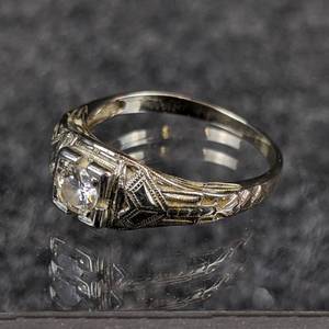 lot 727 image: Antique 18K Gold Art Deco Ring