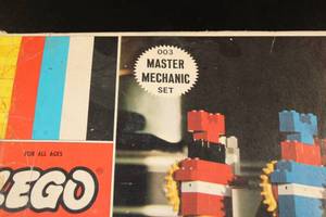 lot 31 image: Vintage Lego Master Mechanic #003