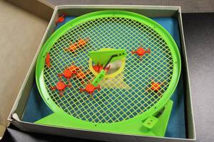 lot 42 image: Vintage 1971 Hasbro Dont Bug Me Game w Box
