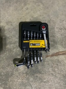 DEWALT SAE Ratcheting Flex Head Combination Wrench Set (7-Piece). See Pictures