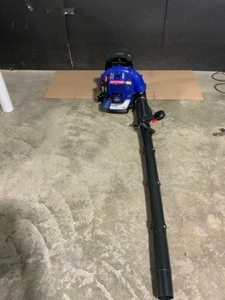 lot 34 image: BADGER Super-Duty 190 MPH 550 CFM 43 cc Gas Full Crank 2-Cycle Back Pack Leaf Blower. See Pictures