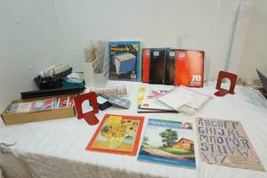 lot 14 image: knitting needles and office supplies