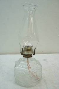 lot 20 image: oil lamp with chimney