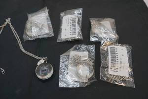 lot 41 image: jewelry