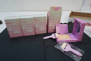lot 44 image: roller Glow highlighter make-up