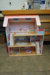 lot 105 image: wood doll house