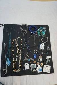 lot 118 image: jewelry