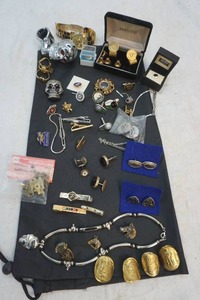 lot 132 image: jewelry