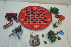 lot 142 image: toys