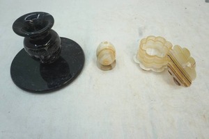 lot 150 image: Mexican Onyx egg and ring dish