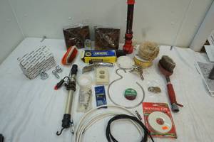 lot 152 image: milk crate with work light, scrub brushes