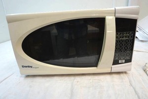 lot 154 image: Danby Designer microwave oven