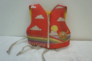 lot 216 image: Garfield life jacket