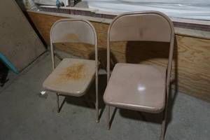 lot 224 image: 2 folding chairs